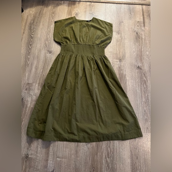 Madewell Plus Smocked-Waist Midi Dress in Stripe Seersucker - Picture 3 of 11